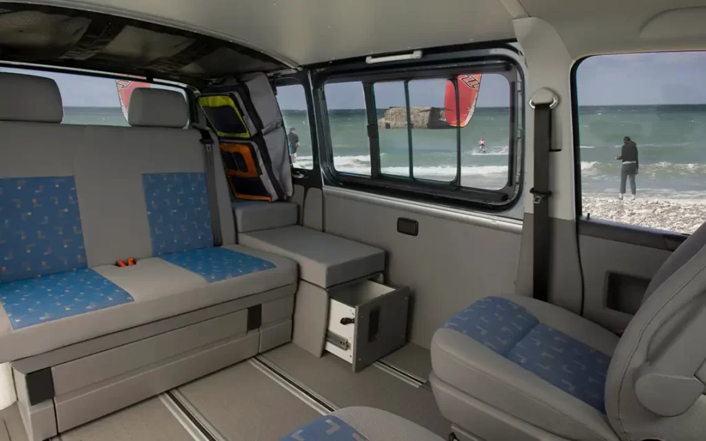 Ein eher schlichtes Interieur nach heutigen Maßstäben