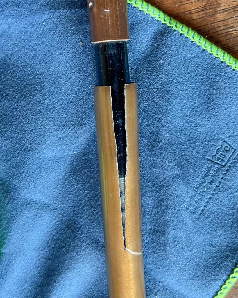 eine der kaputten Zeltstangen des ARB