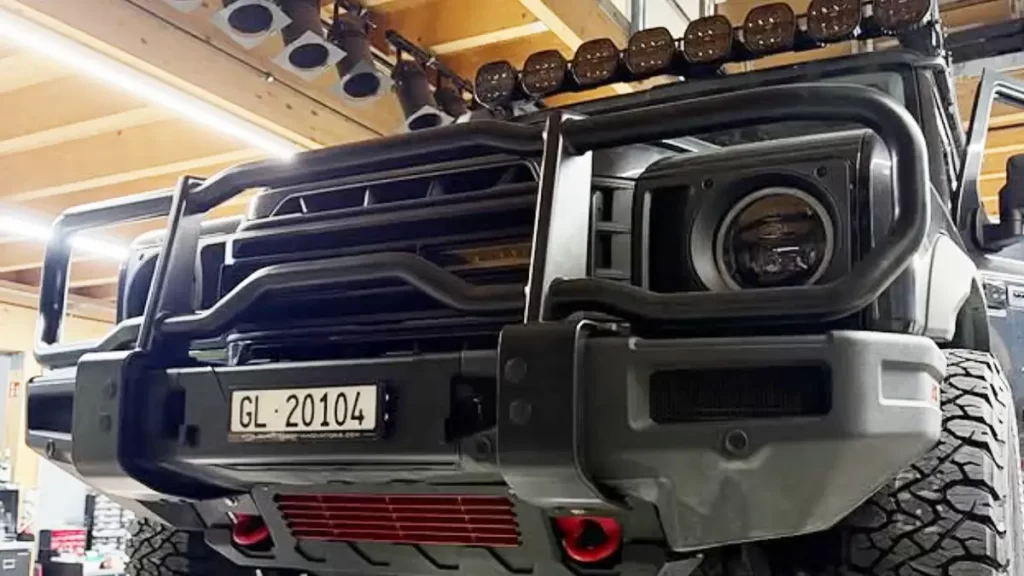 Die neue australische Bullbar kam pünktlich an und sieht zweckmäßig aus.