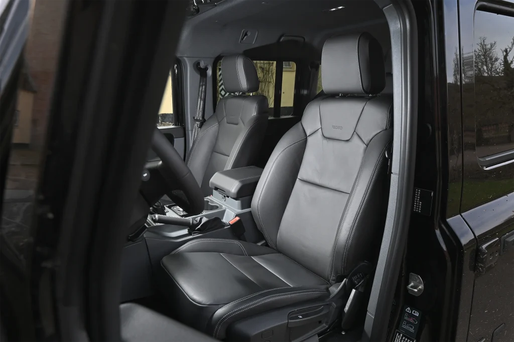 INEOS Grenadier MY26 Black Edition Frontsitze